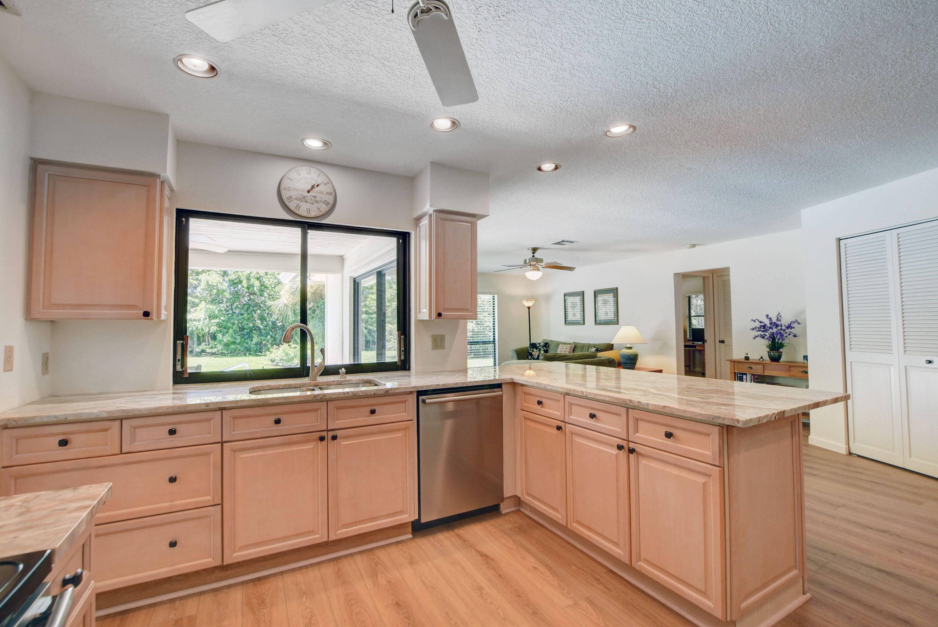 151 Old Country Road South Wellington, FL 33414 - Photo 7 of 51 DSC_3905_6_7_8_9
