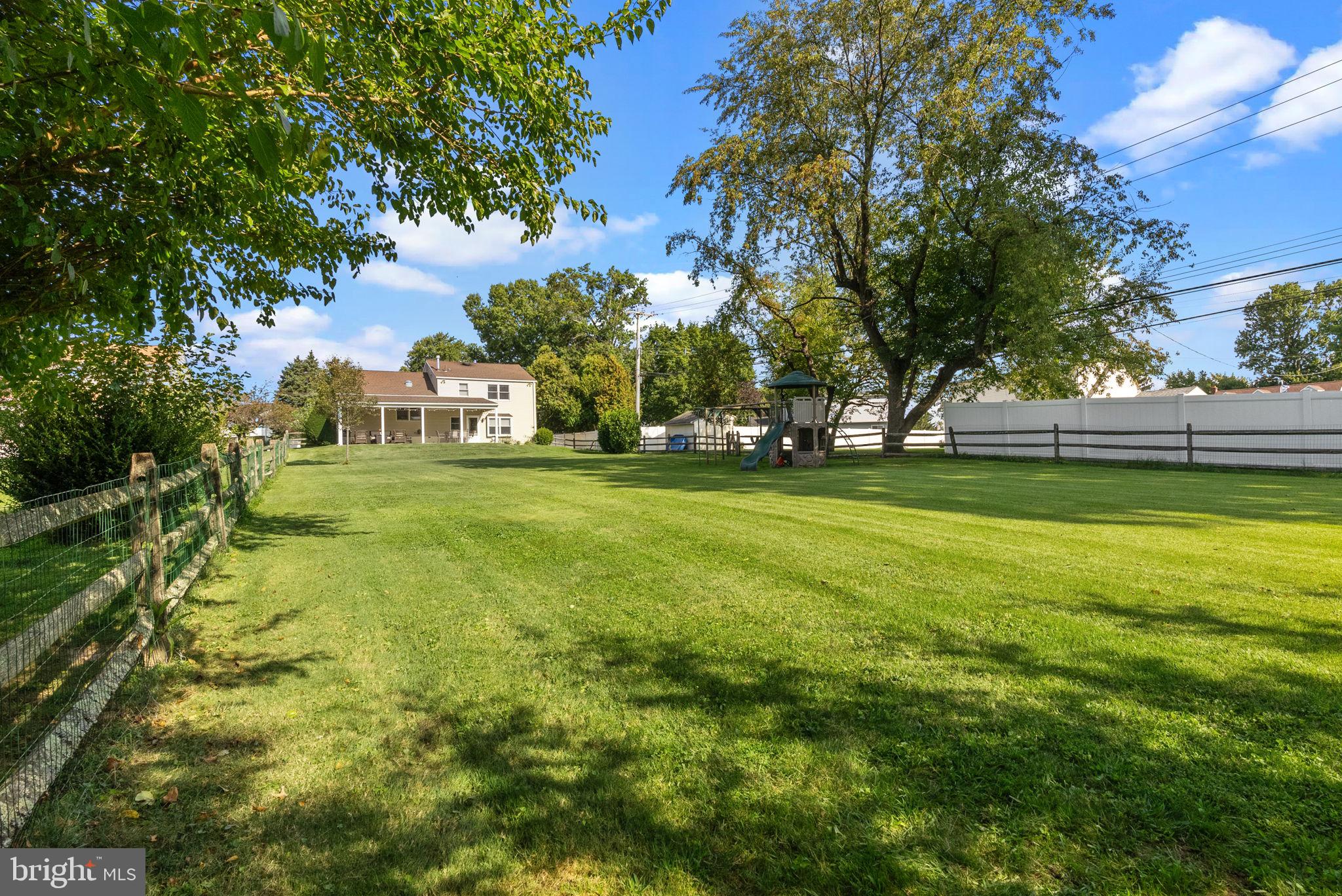 1317 Whitney Road Southampton, PA 18966 - Photo 19 of 28 LARGE fenced in yard