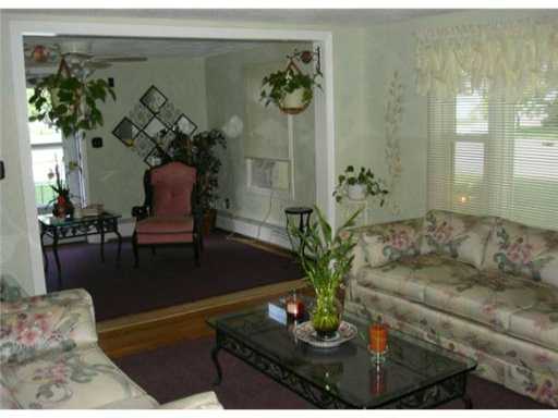 193 West Shore Road Warwick, RI 02889 - Photo 4 of 14 Living Room.