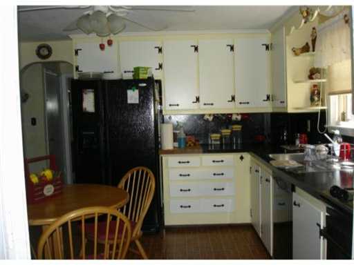 193 West Shore Road Warwick, RI 02889 - Photo 7 of 14 Kitchen.