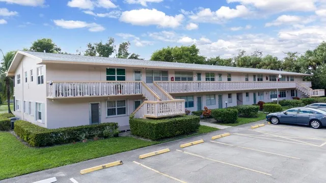 $1,150 | 99 Sussex East, Unit 99, West Palm Beach, FL 33417