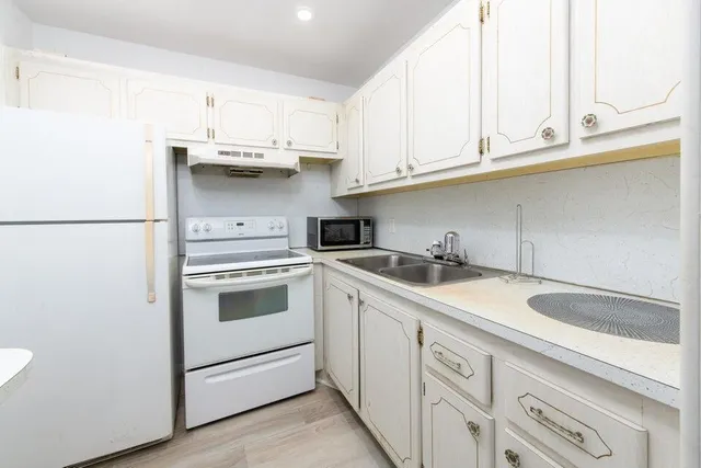 $1,150 | 99 Sussex East, Unit 99, West Palm Beach, FL 33417