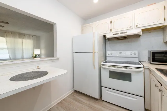 $1,150 | 99 Sussex East, Unit 99, West Palm Beach, FL 33417