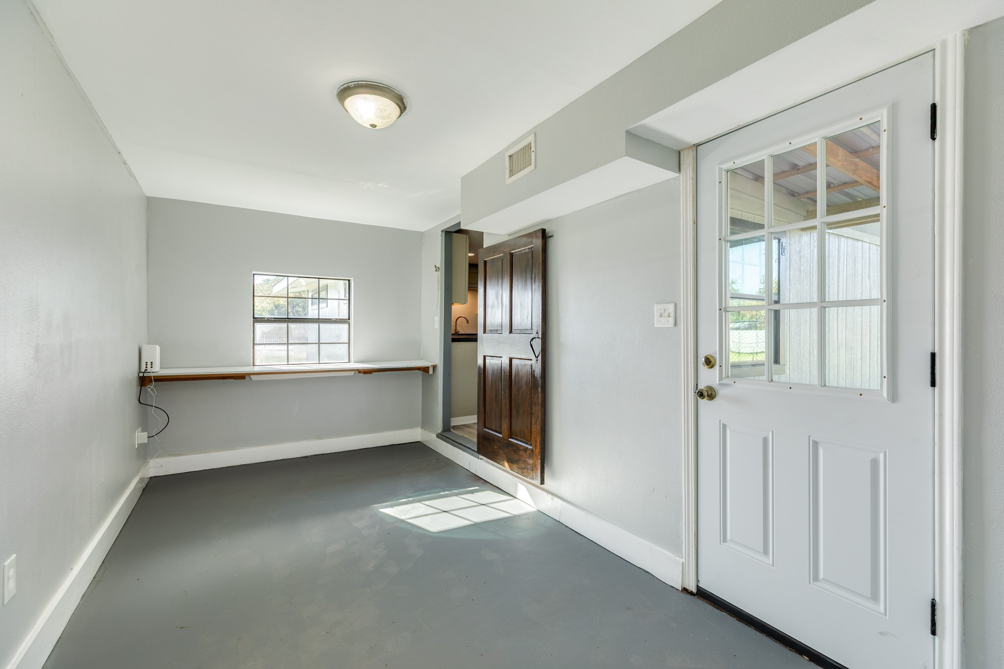 640 Whitten Street Clute, TX 77531 - Photo 12 of 34 Perfect for a Home Office!