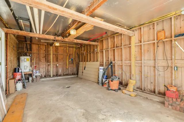 $204,900 | 640 Whitten Street, Clute, TX 77531