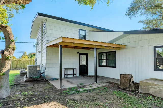 $204,900 | 640 Whitten Street, Clute, TX 77531