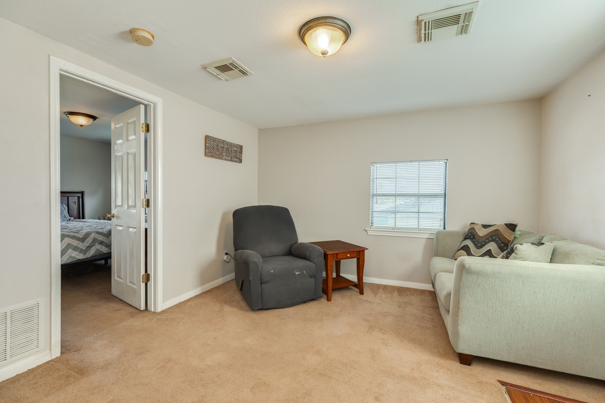 640 Whitten Street Clute, TX 77531 - Photo 23 of 34 ALL FURNITURE STAYS!