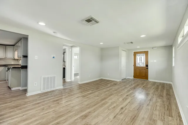 $204,900 | 640 Whitten Street, Clute, TX 77531