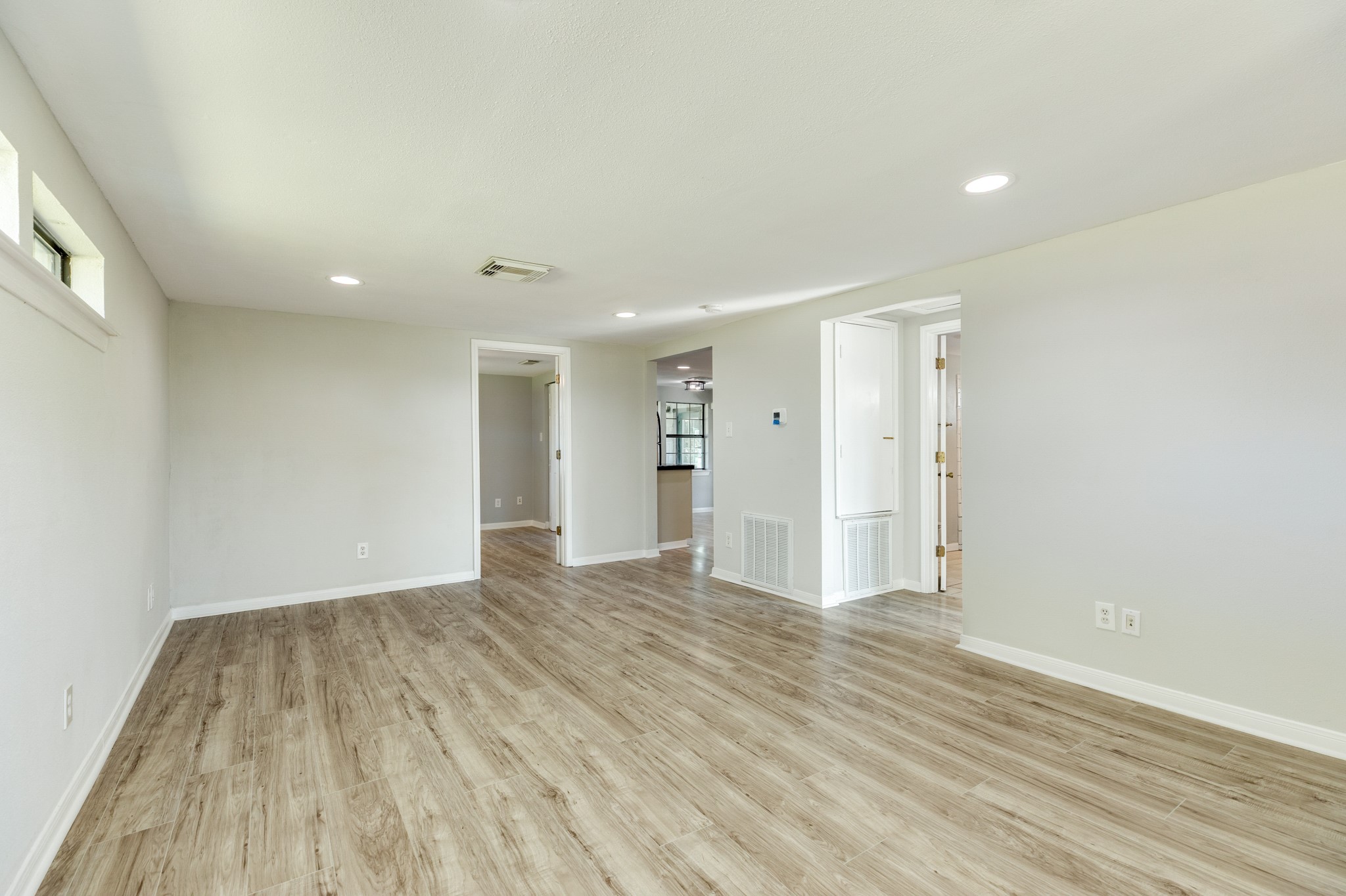 640 Whitten Street Clute, TX 77531 - Photo 6 of 34