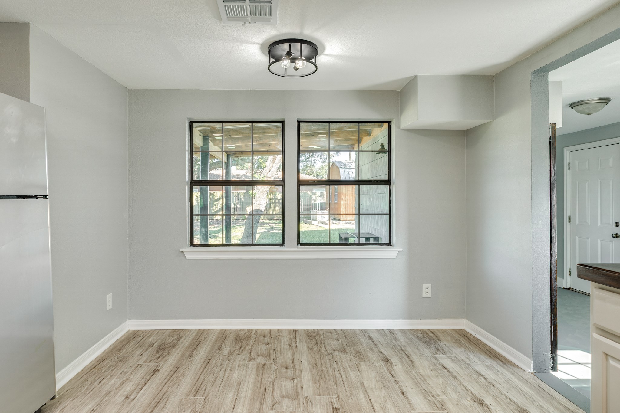 640 Whitten Street Clute, TX 77531 - Photo 10 of 34 Spacious Dining Area