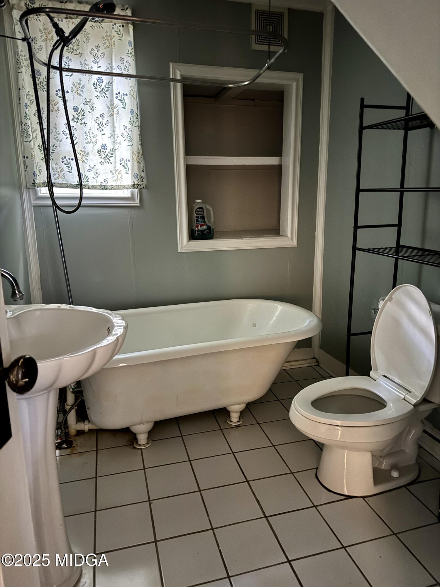 3408 Ridge Avenue Macon, GA 31204 - Photo 24 of 25 Apt Bathroom