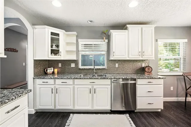 $894,900 | 327 South Lakeview Avenue, Winter Garden, FL 34787