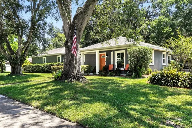 $894,900 | 327 South Lakeview Avenue, Winter Garden, FL 34787