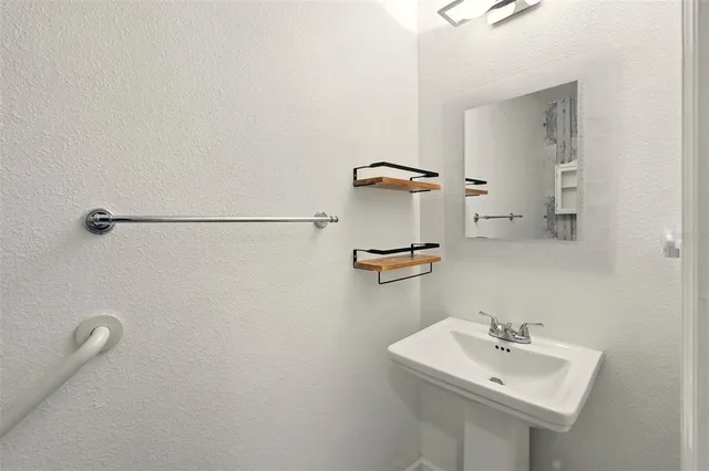 $894,900 | 327 South Lakeview Avenue, Winter Garden, FL 34787