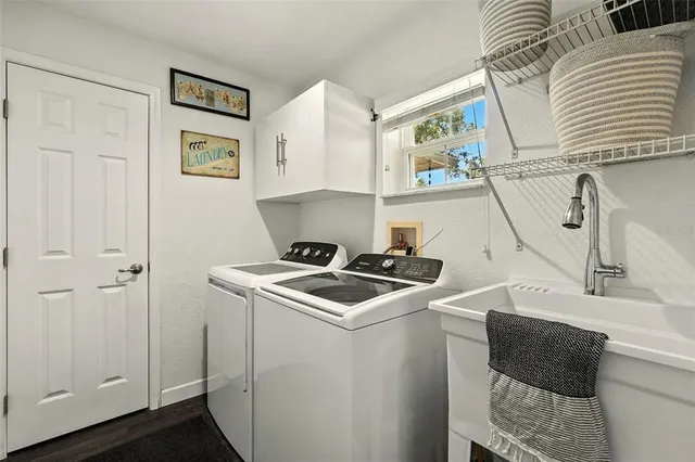 $894,900 | 327 South Lakeview Avenue, Winter Garden, FL 34787