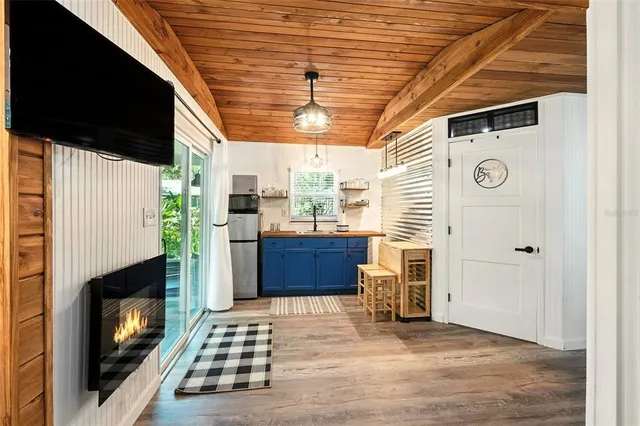 $894,900 | 327 South Lakeview Avenue, Winter Garden, FL 34787