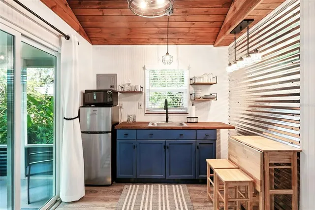 $894,900 | 327 South Lakeview Avenue, Winter Garden, FL 34787