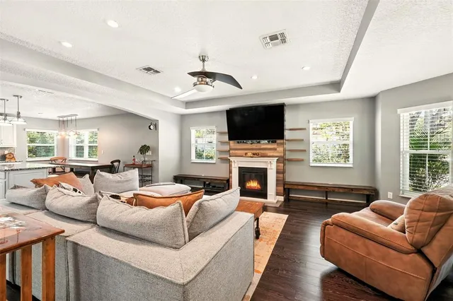 $894,900 | 327 South Lakeview Avenue, Winter Garden, FL 34787