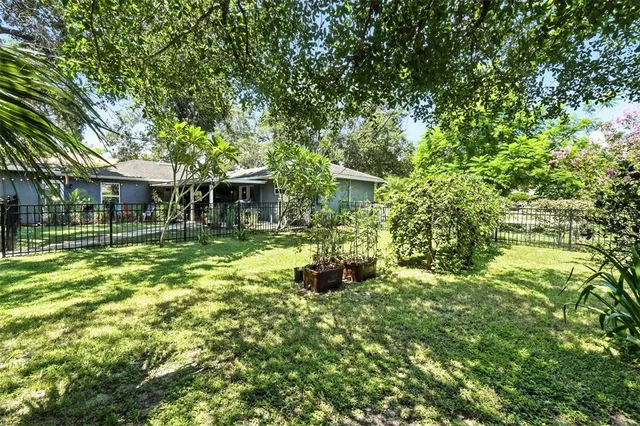 $894,900 | 327 South Lakeview Avenue, Winter Garden, FL 34787