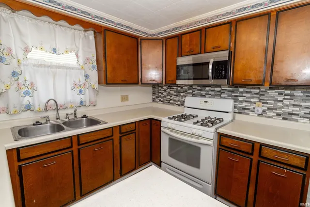 $334,500 | 606 North Twyckenham Drive, South Bend, IN 46617