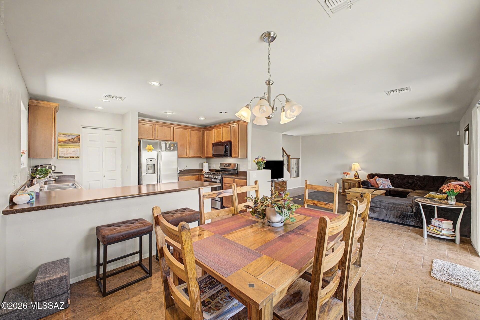 736 South Porter Routh Place Vail, AZ 85641 - Photo 8 of 33
