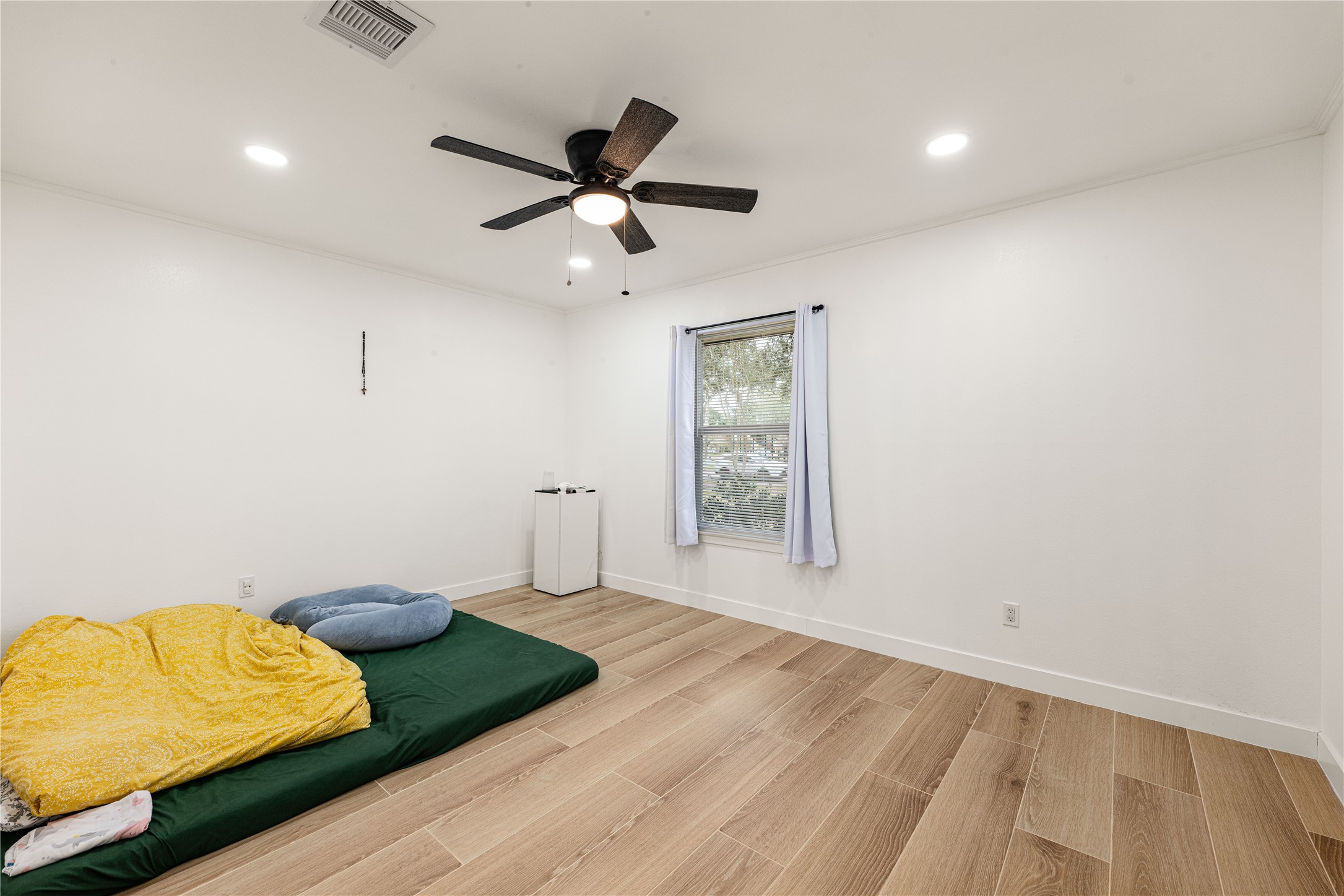 3410 Tanglewilde Street Houston, TX 77063 - Photo 14 of 17 a bedroom with a bed and a window