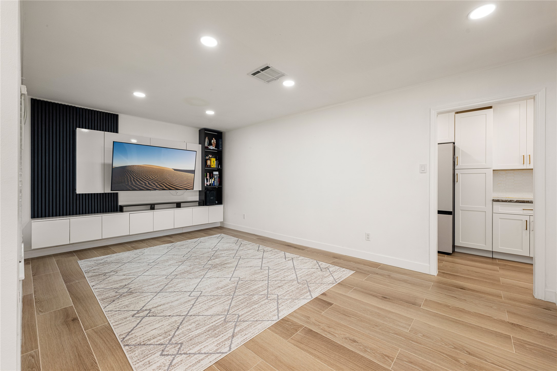 3410 Tanglewilde Street Houston, TX 77063 - Photo 4 of 17 a view of a living room