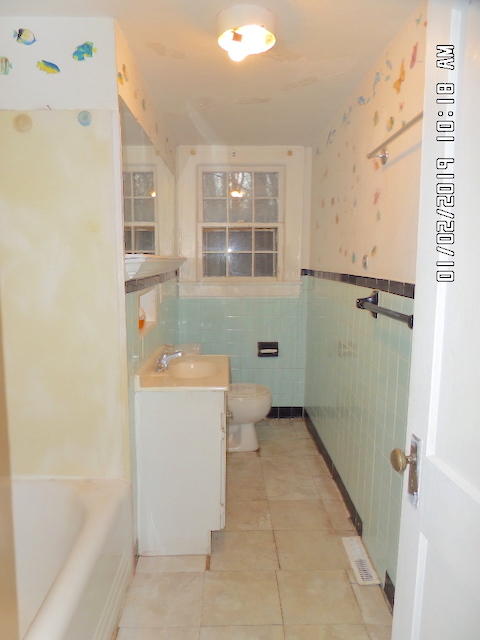 4215 Mountain View Road Northwest Roanoke, VA 24017 - Photo 2 of 13 a4215bath