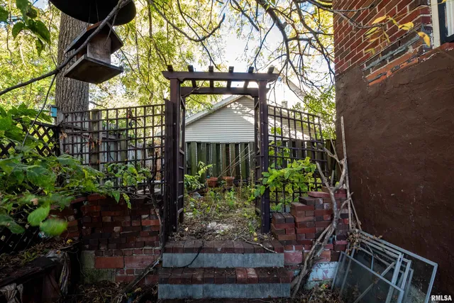 $99,900 | 1213 West Armstrong Avenue, Peoria, IL 61606