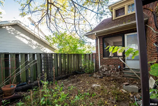 $99,900 | 1213 West Armstrong Avenue, Peoria, IL 61606