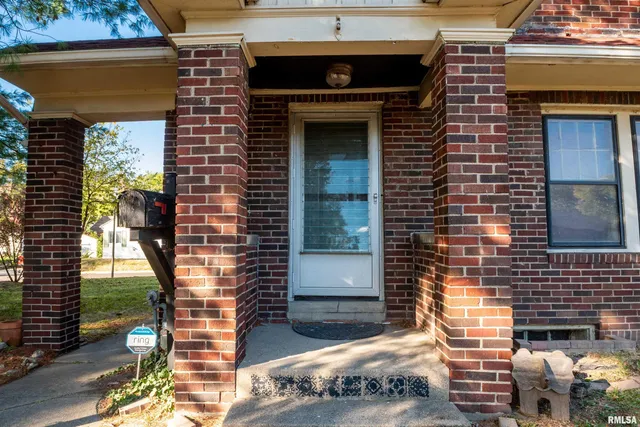 $99,900 | 1213 West Armstrong Avenue, Peoria, IL 61606