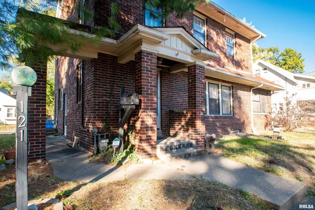 $99,900 | 1213 West Armstrong Avenue, Peoria, IL 61606