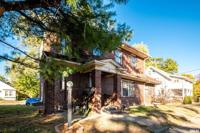 $99,900 | 1213 West Armstrong Avenue, Peoria, IL 61606