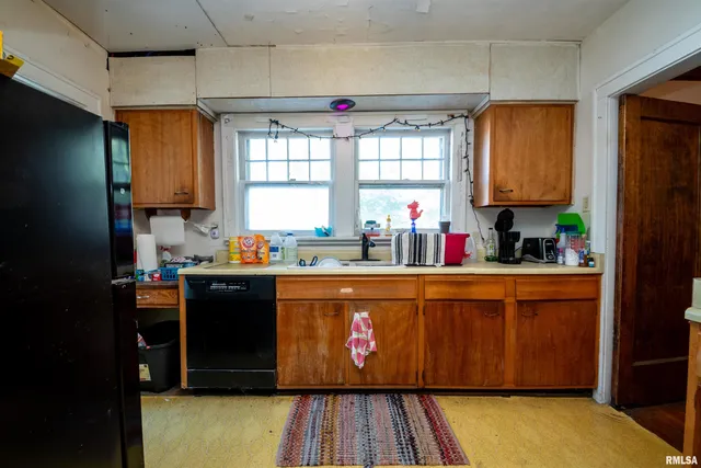 $99,900 | 1213 West Armstrong Avenue, Peoria, IL 61606