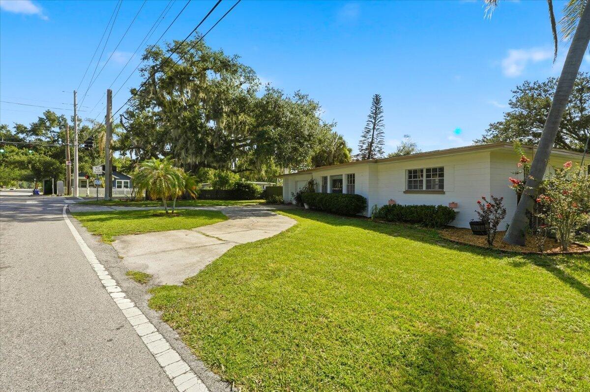 1408 New Jersey Road Lakeland, FL 33803 - Photo 8 of 58 08-Exterior Front