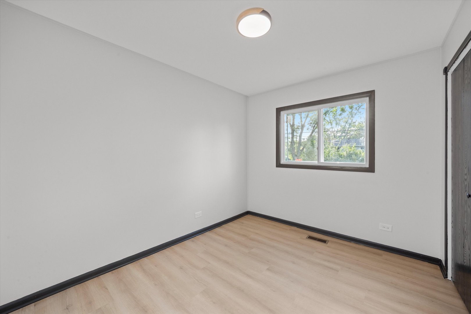 8040 Geneva Street Woodridge, IL 60517 - Photo 19 of 32 an empty room with a window