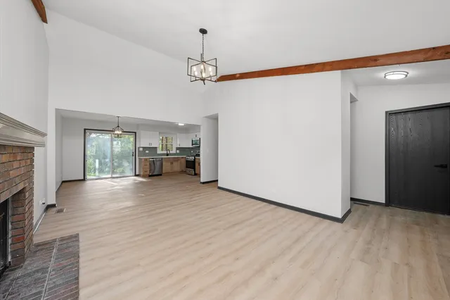 $340,000 | 8040 Geneva Street, Woodridge, IL 60517