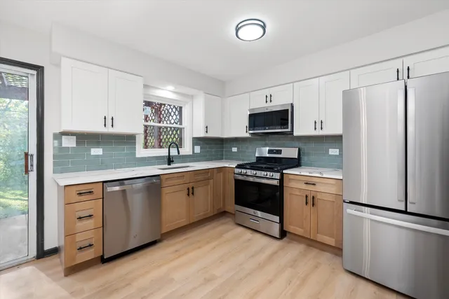 $340,000 | 8040 Geneva Street, Woodridge, IL 60517