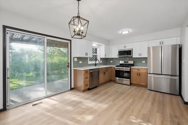 $340,000 | 8040 Geneva Street, Woodridge, IL 60517