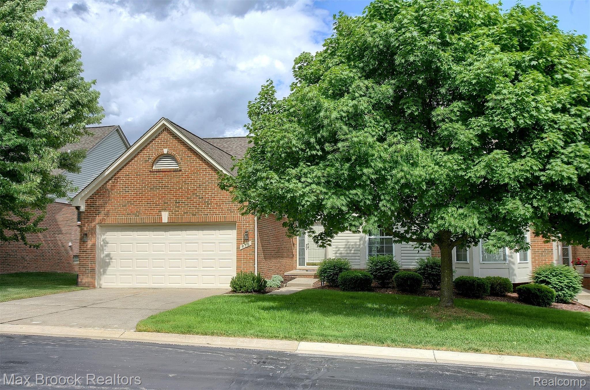 956 Churchill Circle Rochester, MI 48307 - Photo 2 of 30 2-Front 2nd View.jpg