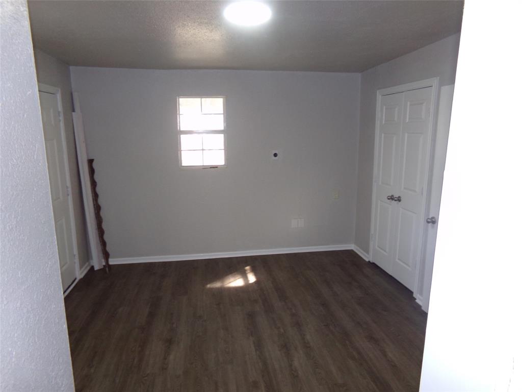 2407 Volga Avenue Dallas, TX 75216 - Photo 3 of 6