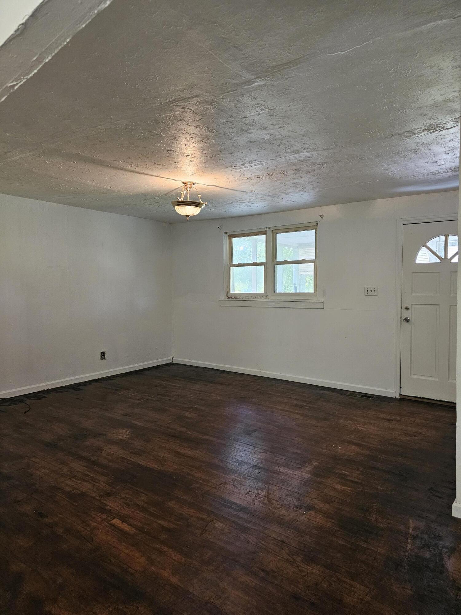 7696 U.S. Rte 1 Louisville, GA 30434 - Photo 3 of 14 Living Room