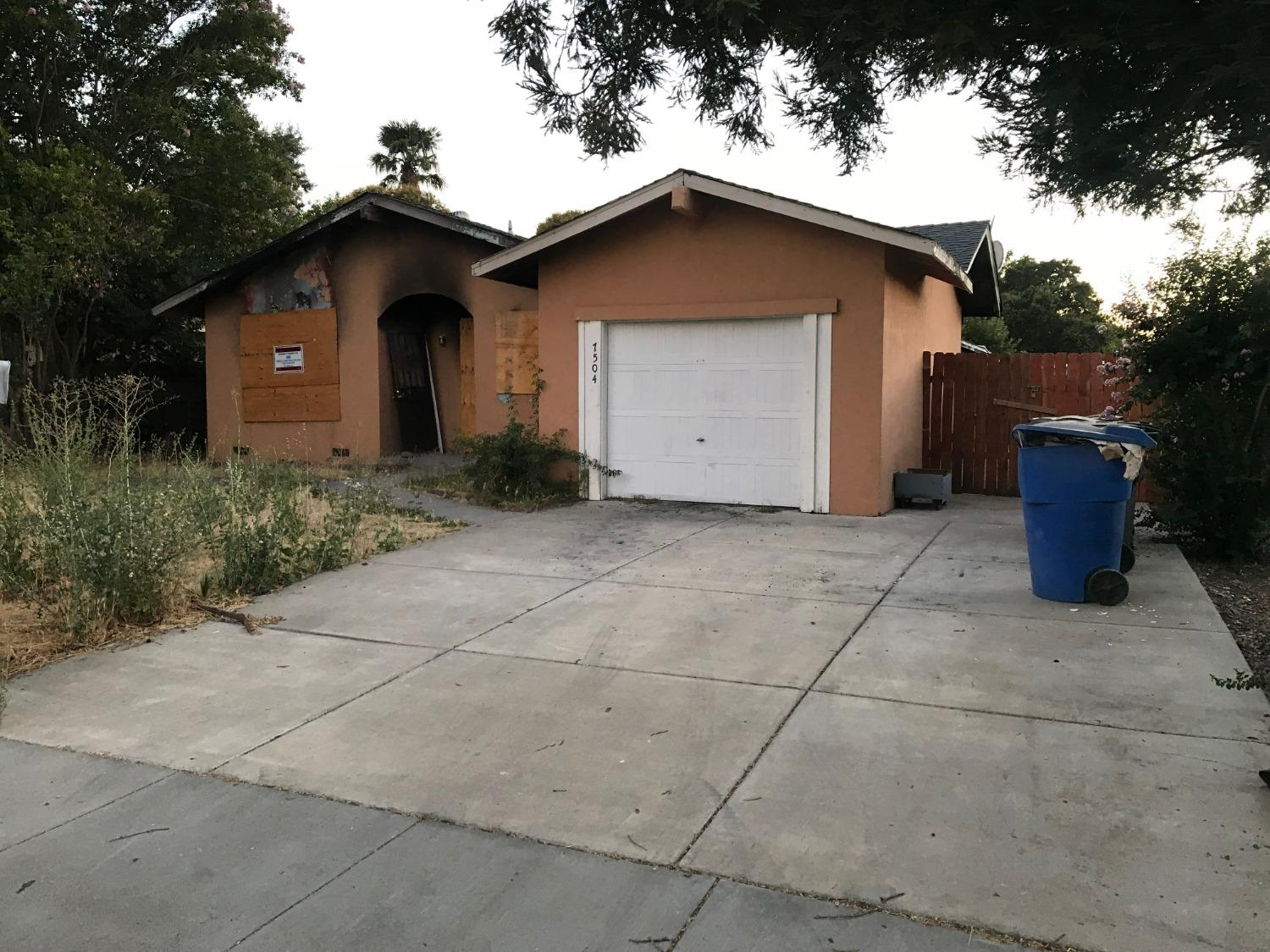 a view of a house with a yard and garage