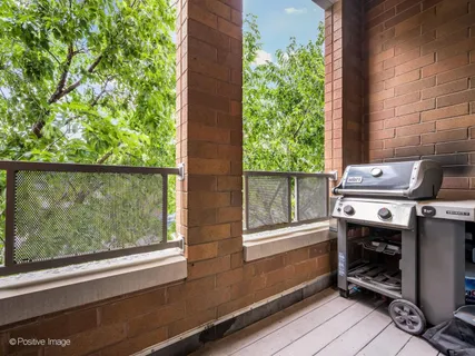 $575,000 | 1719 North Western Avenue, Unit 2, Chicago, IL 60647