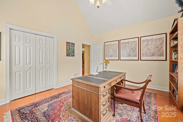 a view of a livingroom with furniture