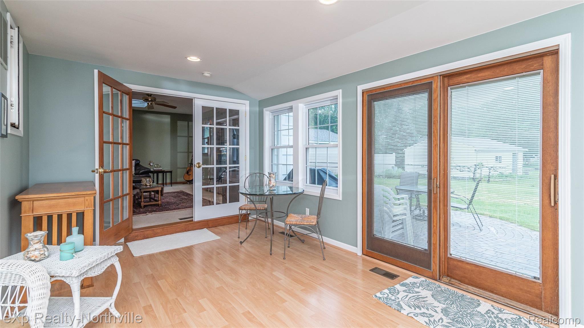 837 Meadowlake Road Canton, MI 48188 - Photo 34 of 51 033_24.jpg