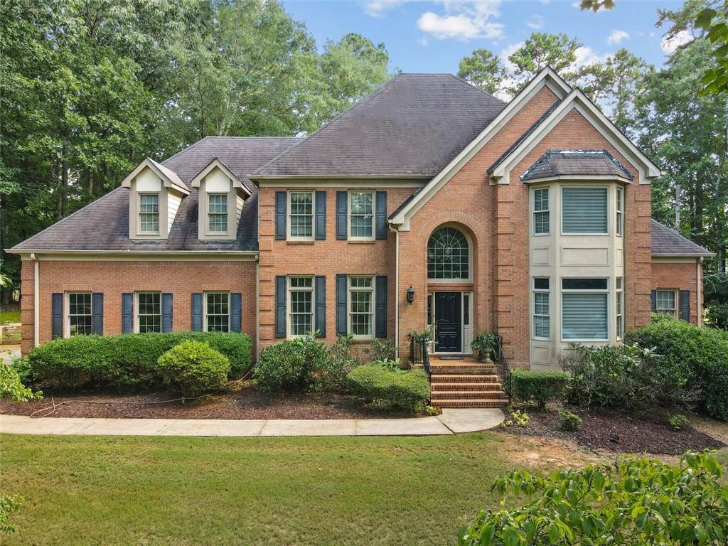 4-sided brick home in sought-after golf community!
