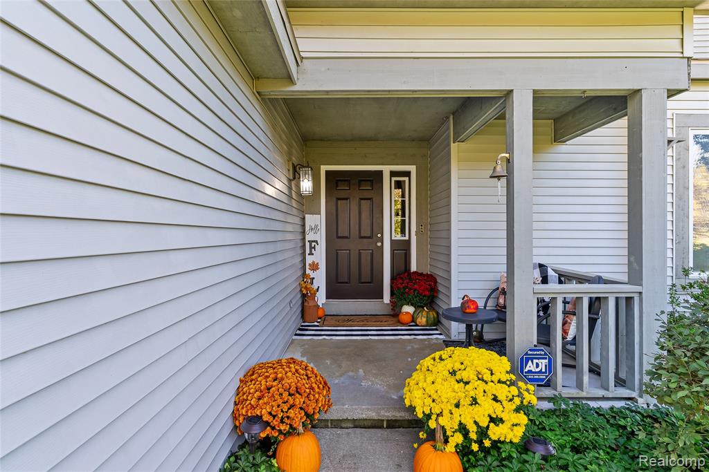 4971 North Tipsico Lake Road Hartland, MI 48353 - Photo 5 of 57 Gallery Image 5