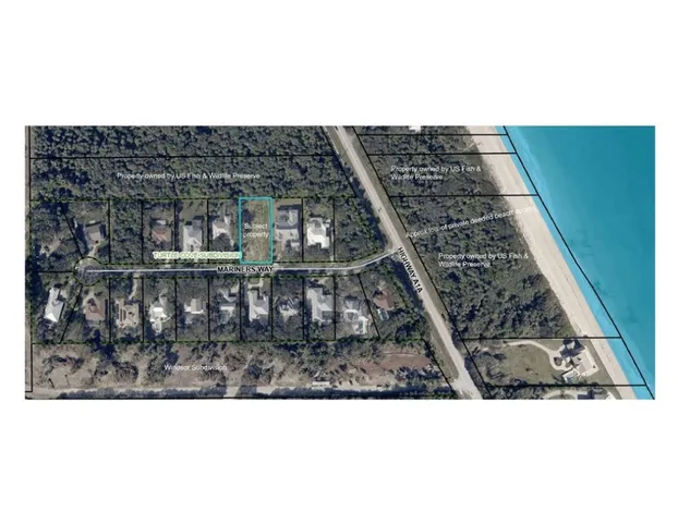 a black and white photo of a building