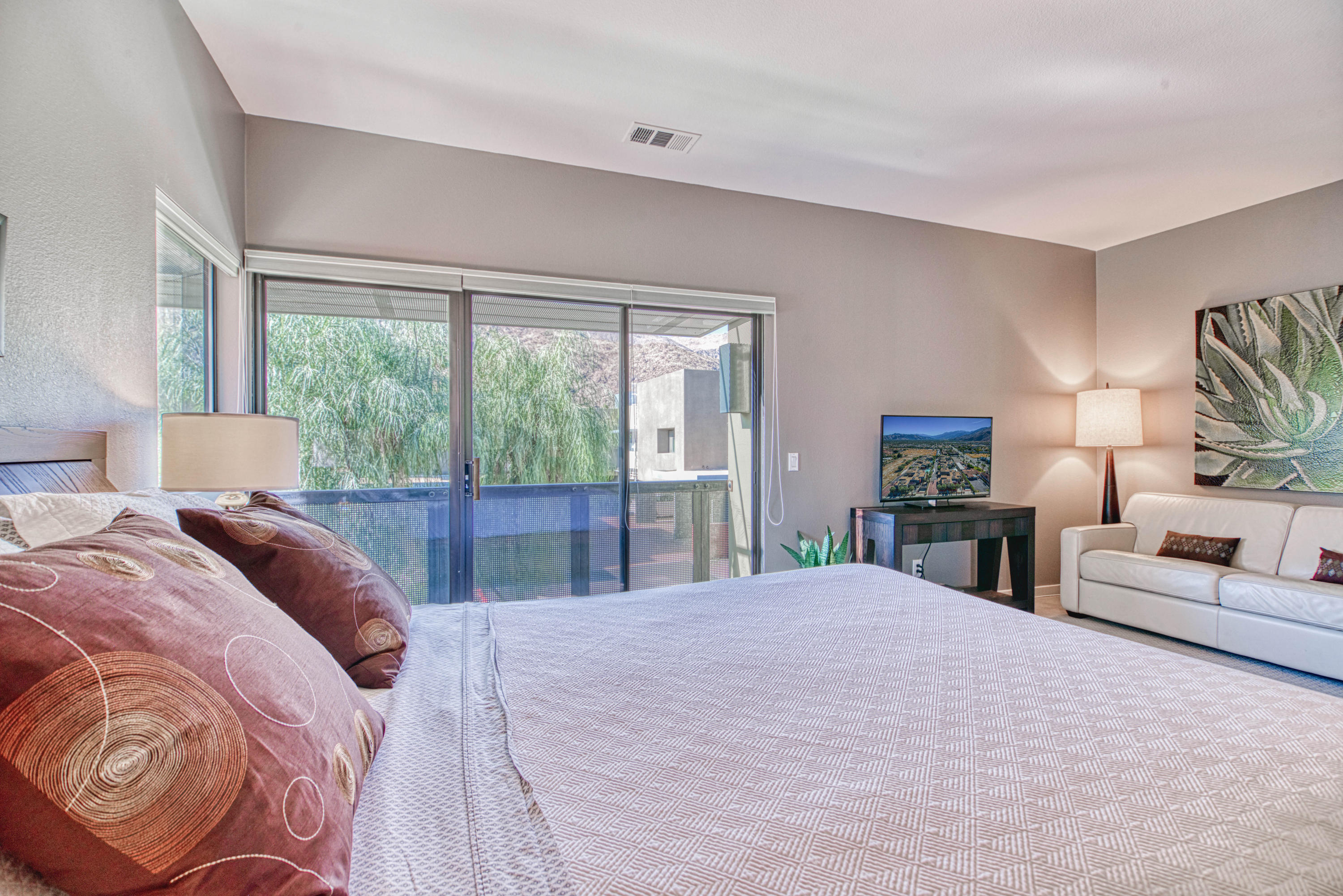 709 East Arenas Road Palm Springs, CA 92262 - Photo 26 of 38 32